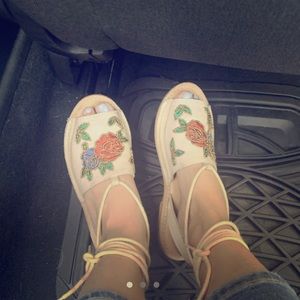 Embroidered sandals size 5.5